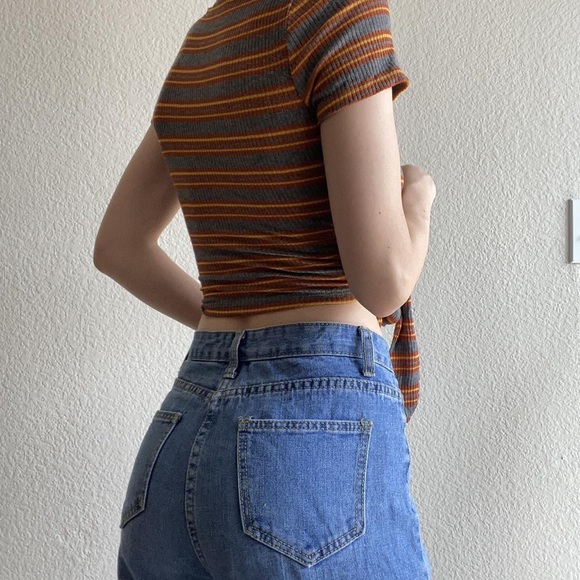 side tie crop top (crosslist on depop) - Picture 3 of 4